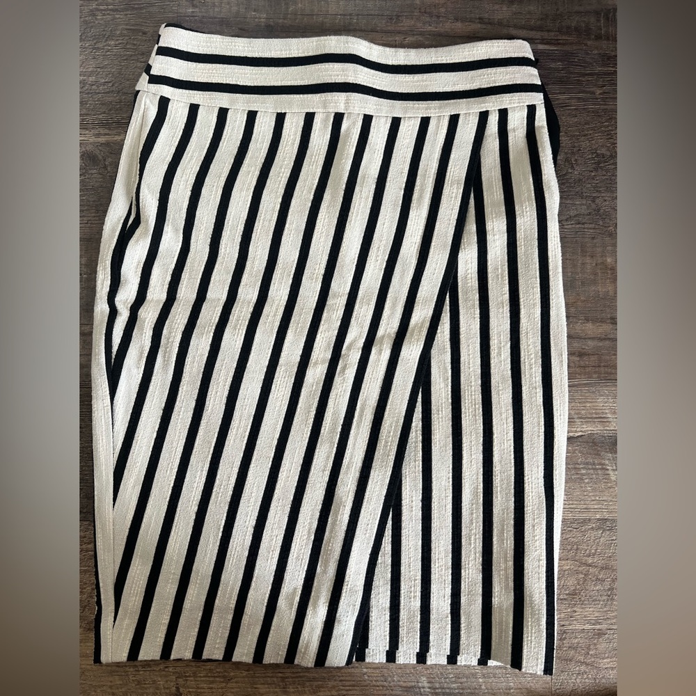 Ann Tylor pencil skirt, New, never wear